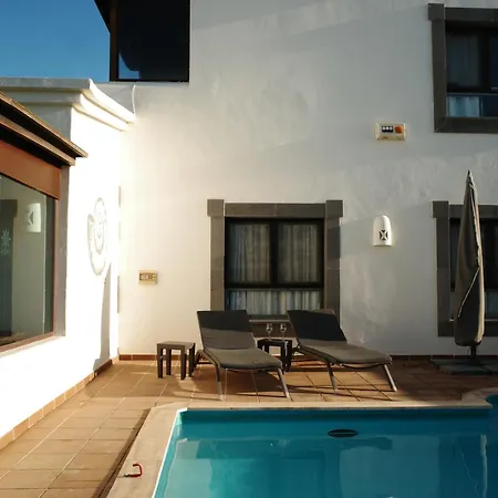 Traumvilla Mit Pool & Meerblick فيلة *
