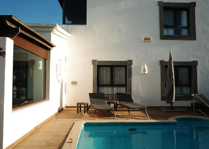 Traumvilla Mit Pool & Meerblick فيلة *