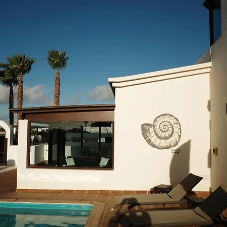 Traumvilla Mit Pool & Meerblick 빌라 *