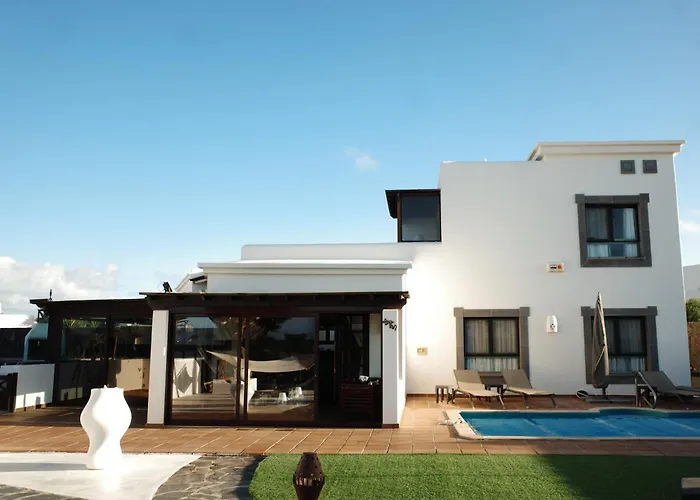 Traumvilla Mit Pool & Meerblick 빌라 *